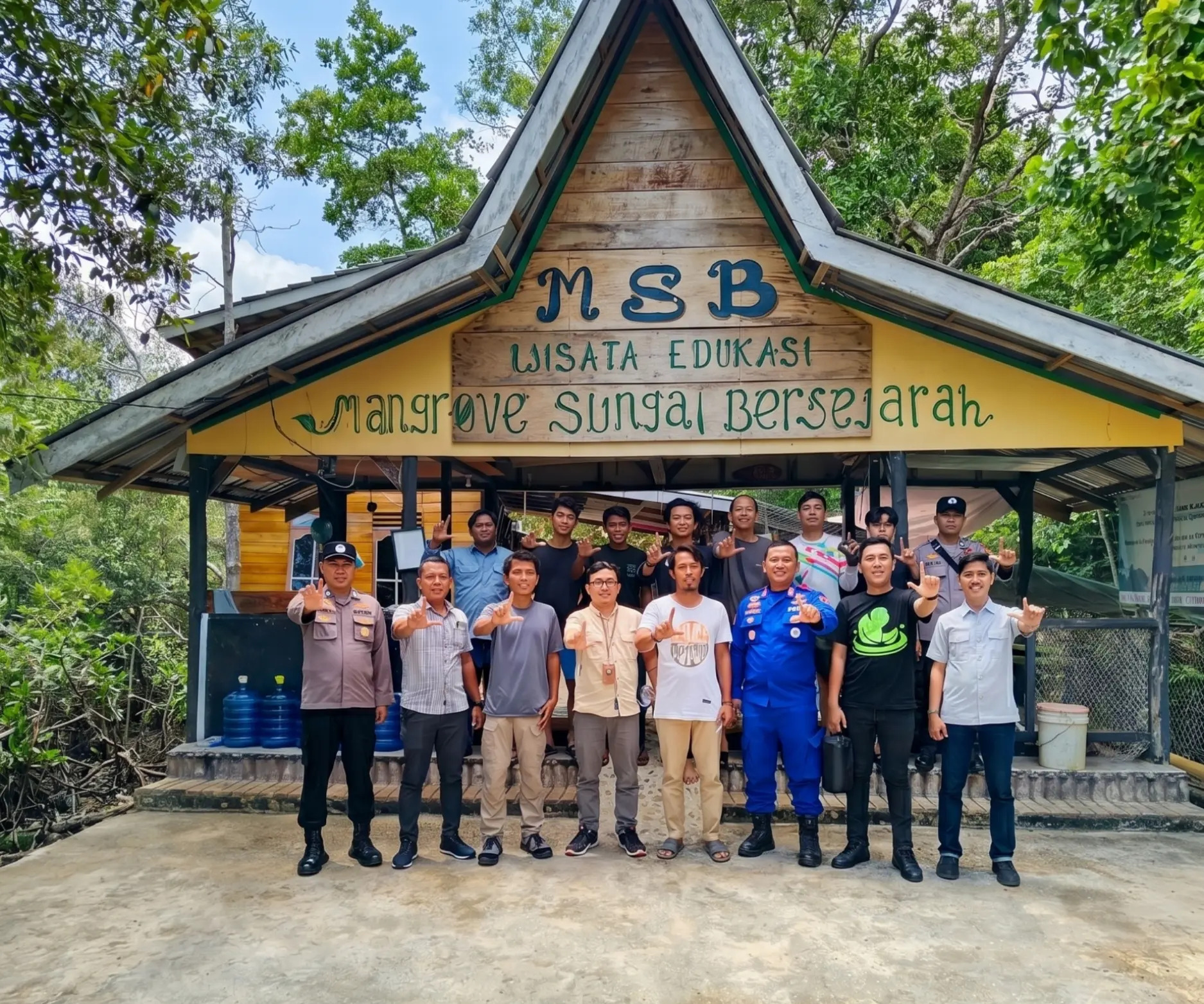 The Riau Provincial Police Green Policing Team in Collaboration with Bali Ocean Carbon